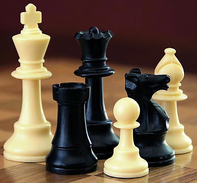 647px-ChessSet.jpg
